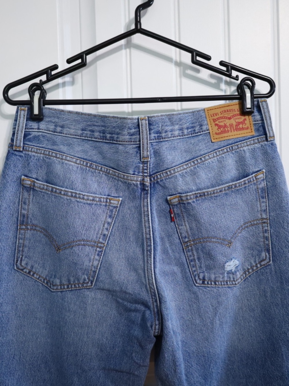 Levi’s 94’ Baggy Straight Leg Jeans Feeling Great - Medium Wash Womens Size 29 - Picture 8 of 11
